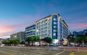 отель Qianhai Holiday Hotel