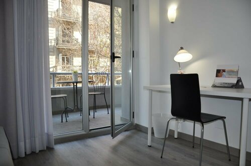 Гостиница Atenea Calabria Apartaments в Барселоне