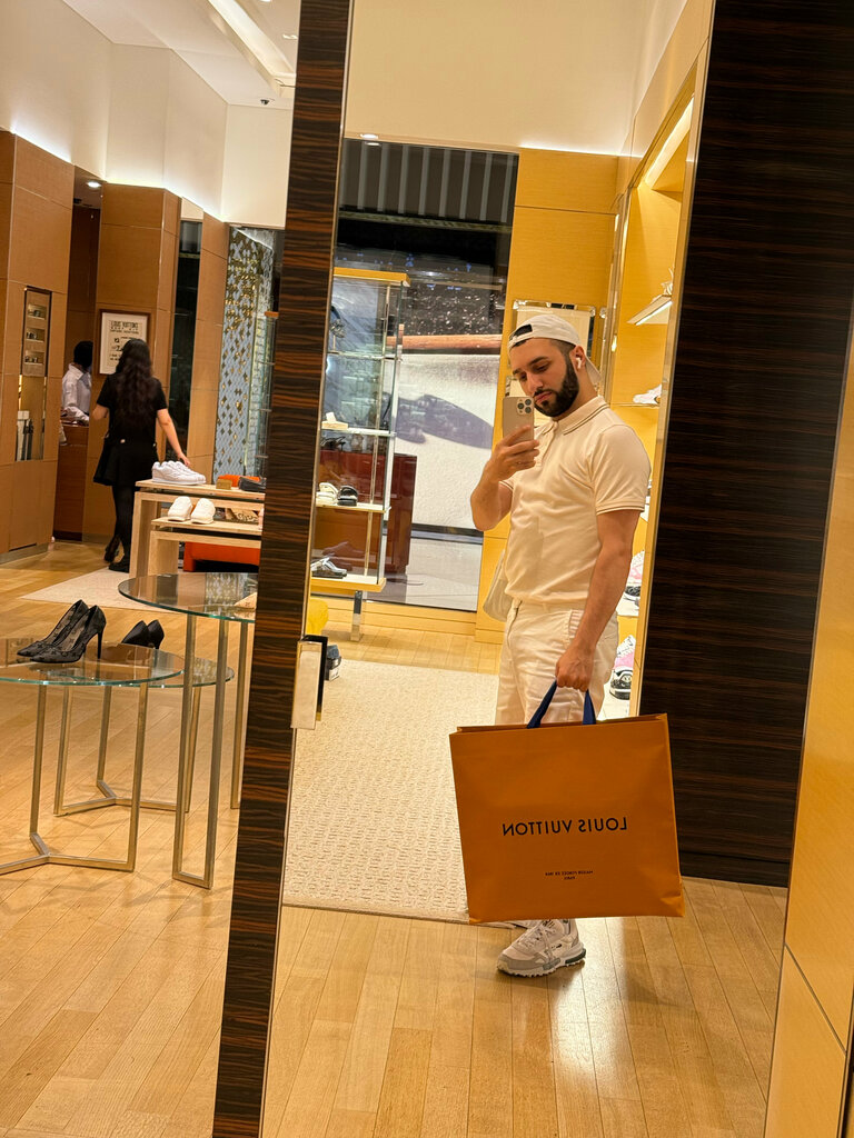 Clothing store Louis Vuitton, Dubai, photo