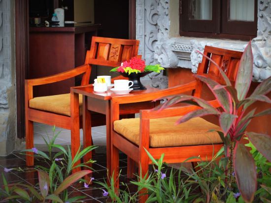 Фото Adi Dharma Hotel