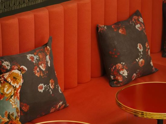 Фото La Dépendance