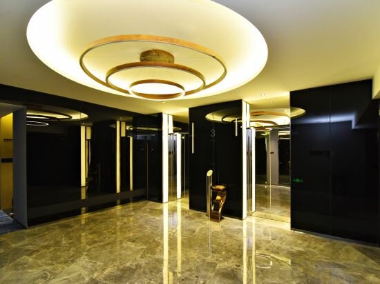 Фото Golden Lustre Hotel