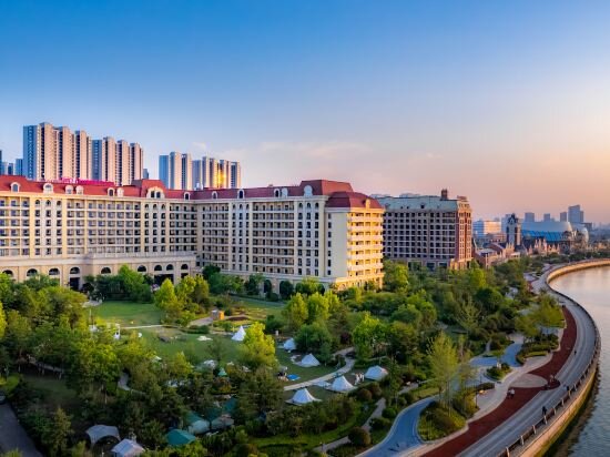 Фото Crowne Plaza Qingdao Oriental Movie Metropolis, an Ihg Hotel