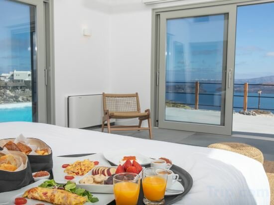 Фото Melidonia Suites