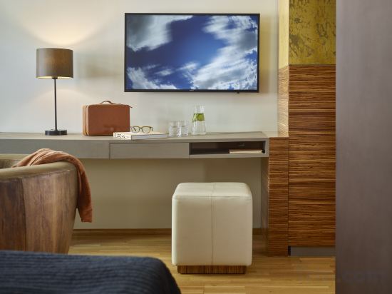 Фото The Icon Hotel & Lounge