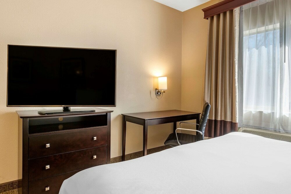 Фото Comfort Inn And Suites Paw Paw