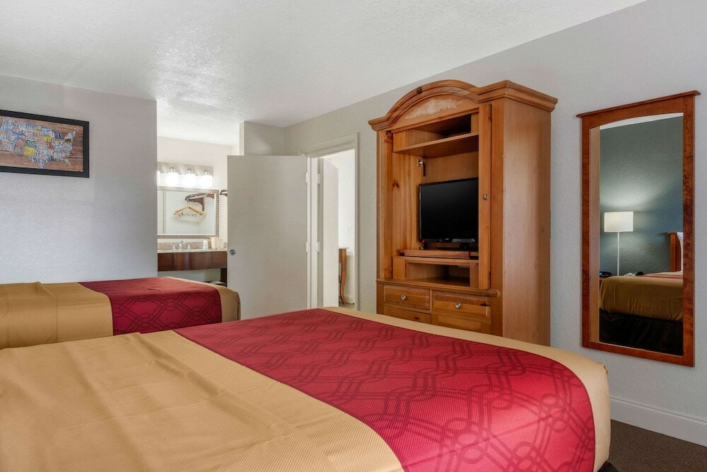 Фото Econo Lodge Airport at Rj Stadium