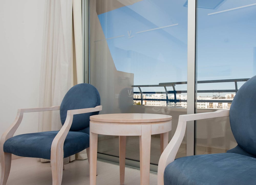 Фото Vrissiana Beach Hotel