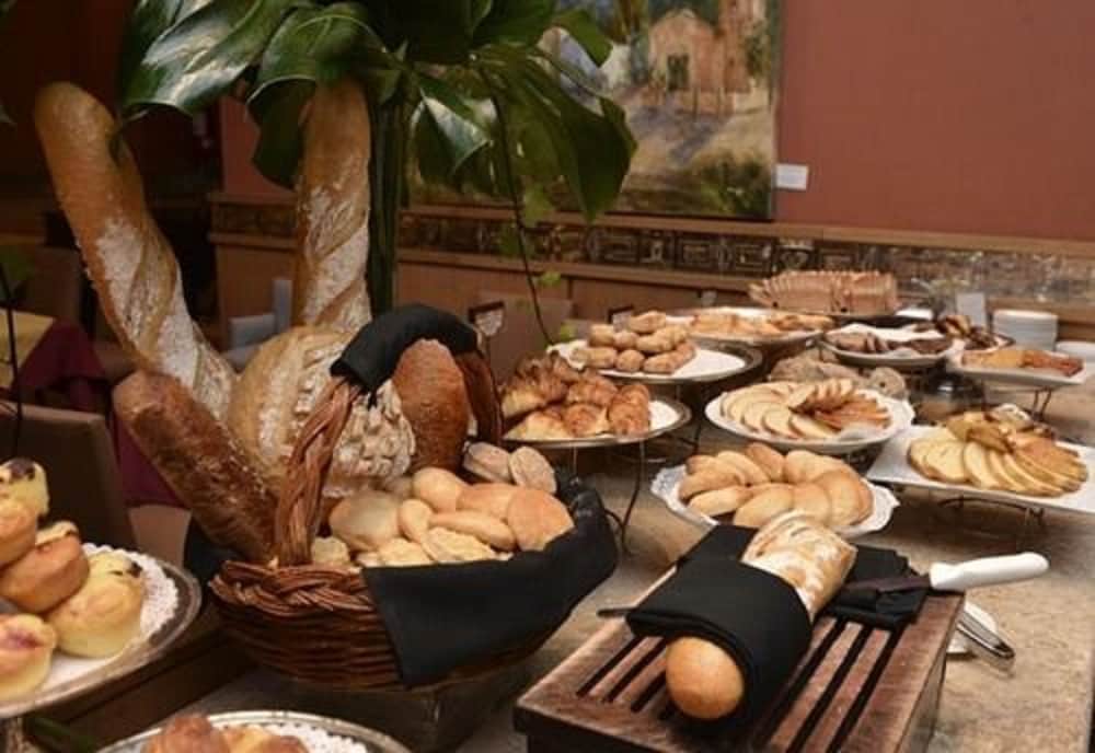 Фото Alejandro i Hotel