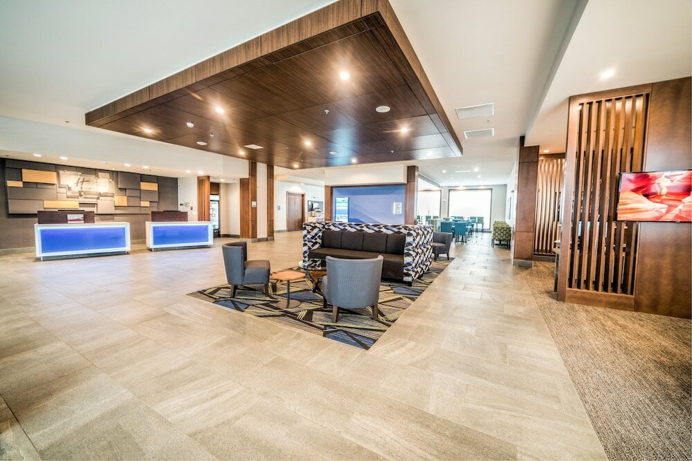 Фото Holiday Inn Express & Suites West Edmonton - Mall Area, an Ihg Hotel