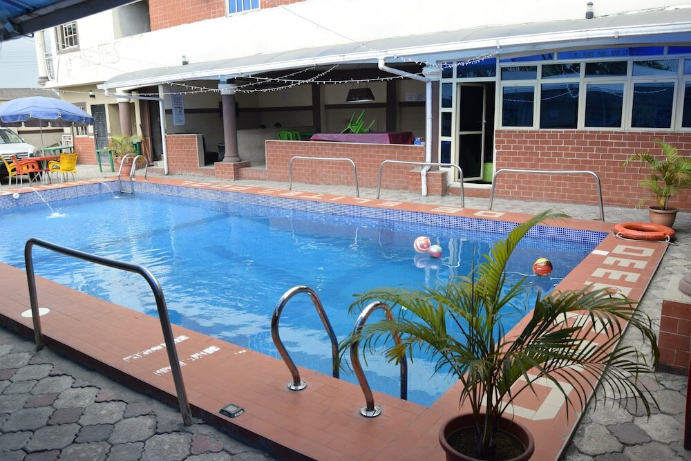 Фото De'elites Pool Bar & Inn