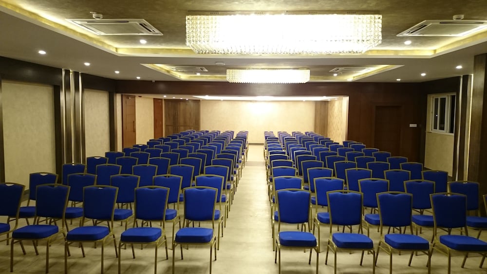 Фото Mango Hotels Naveen