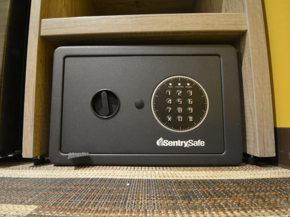 Фото Hotel Sanrriott Shinsaibashi