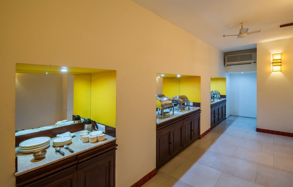 Фото Home@F37 Kailash Colony Metro