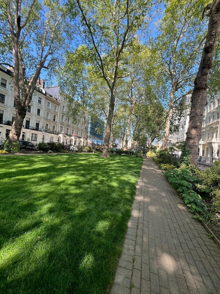 Фото Tudor Court Hotel