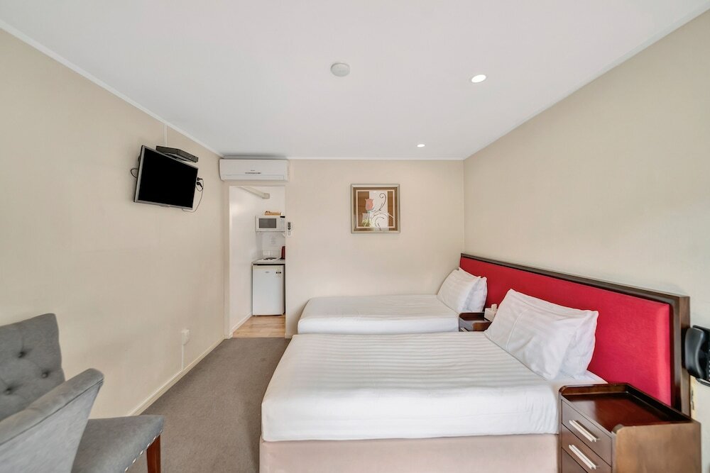 Фото Tudor Court Motor Lodge