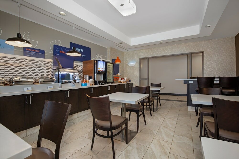 Фото Holiday Inn Express Hotel & Suites Barrie, an Ihg Hotel