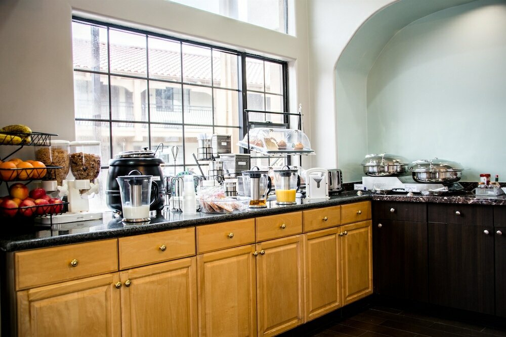 Фото SureStay Plus by Best Western Santa Clara Silicon Valley