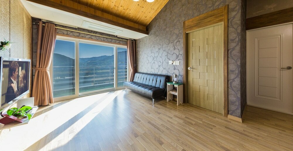 Фото Namhae Oceanview Pension