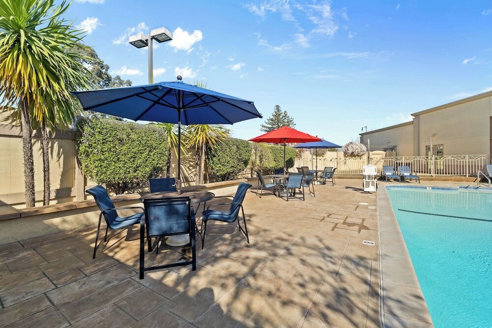 Фото Best Western Petaluma Inn