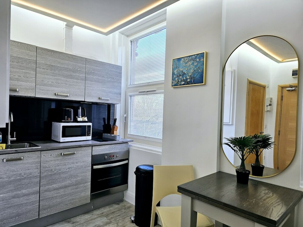 Фото London Stay Apartments