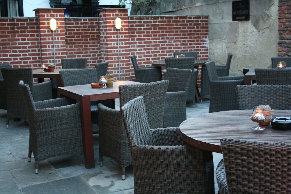 Фото The Falstaff Hotel