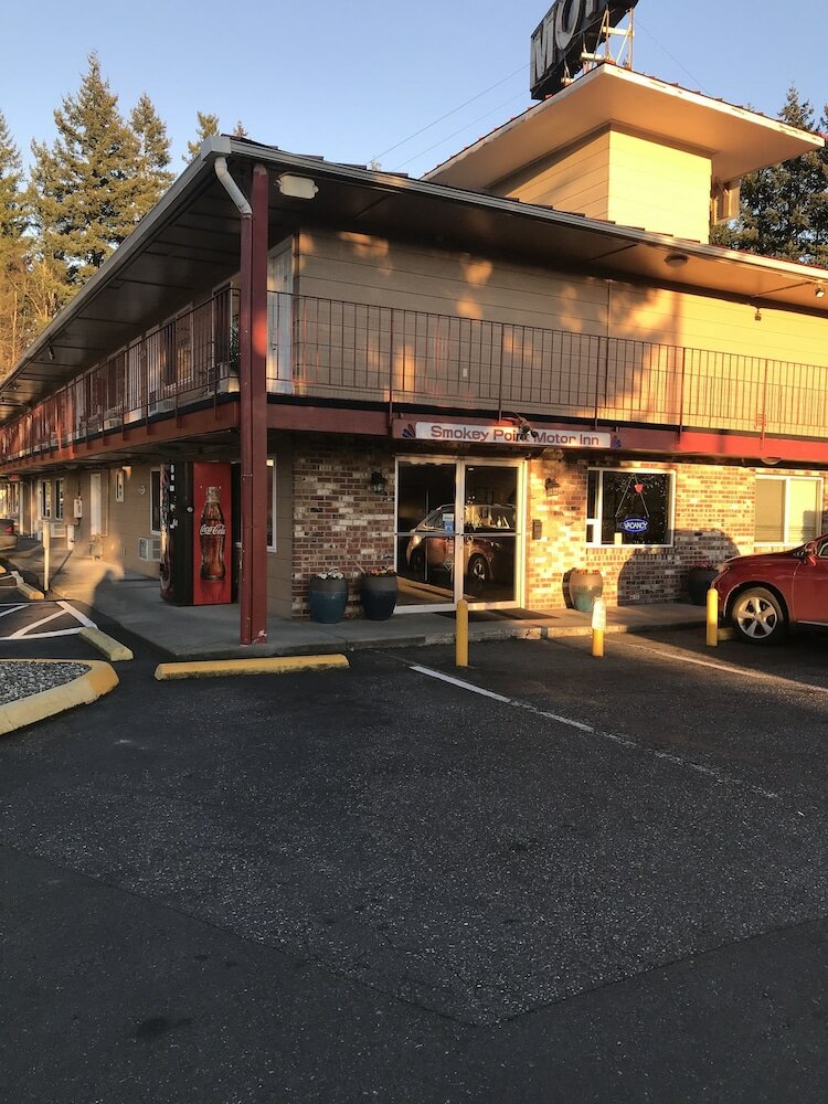 Фото Smokey Point Motor Inn