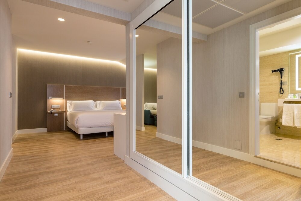 Фото Nh Oviedo Principado