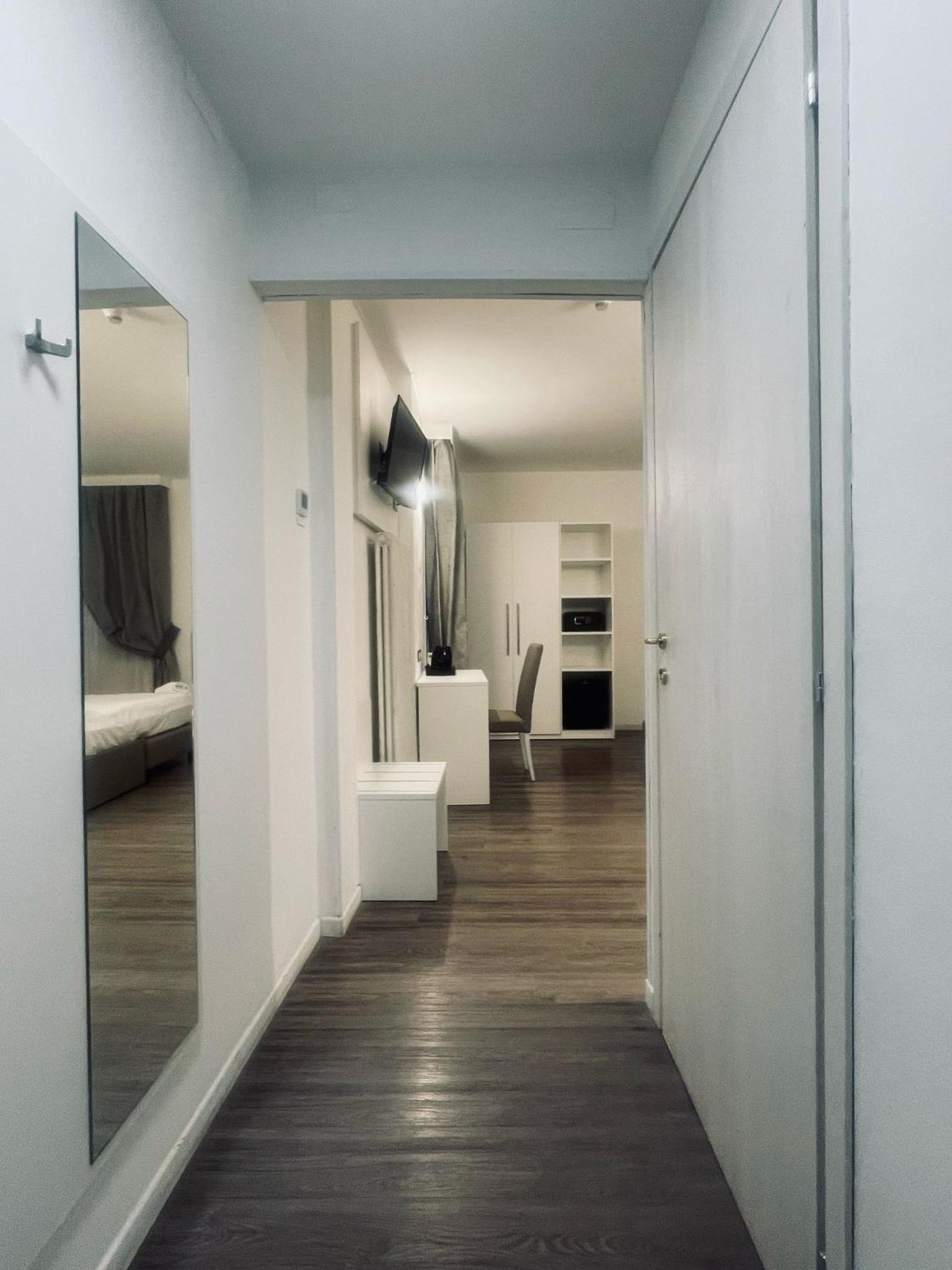 Фото Hotel Holiday