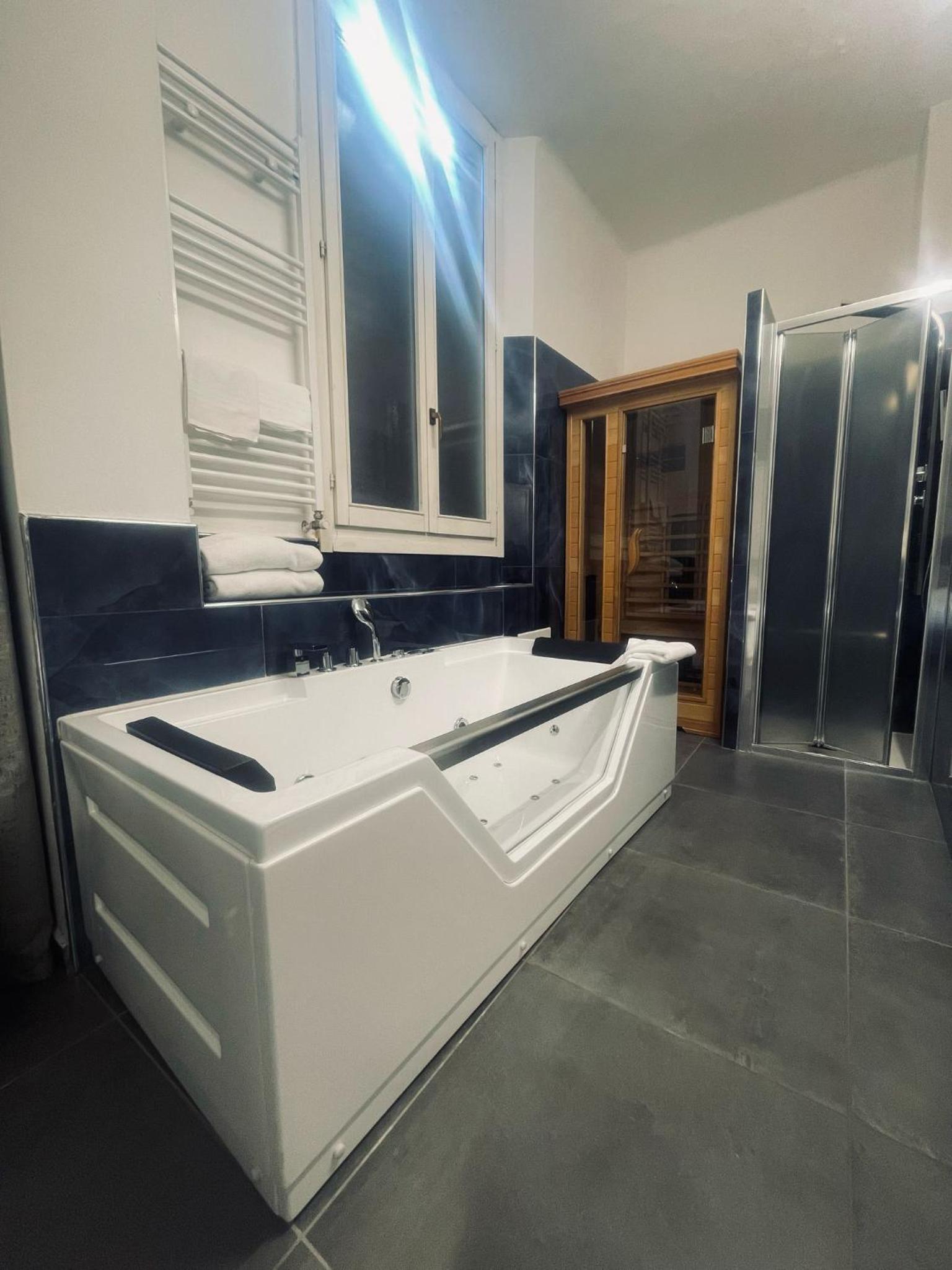 Фото Hotel Holiday