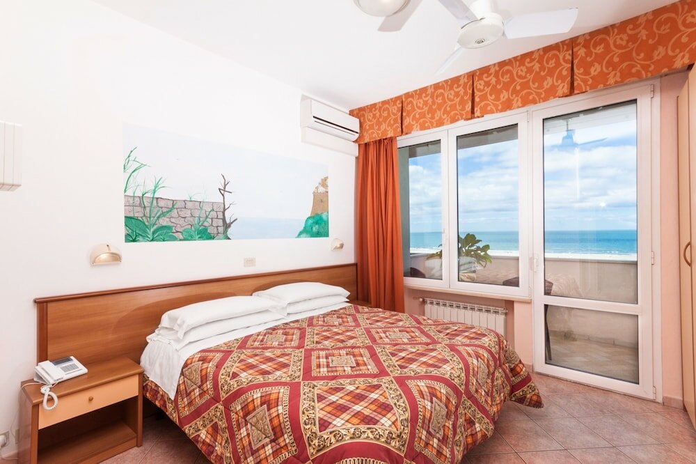 Фото Hotel Ambasciatori