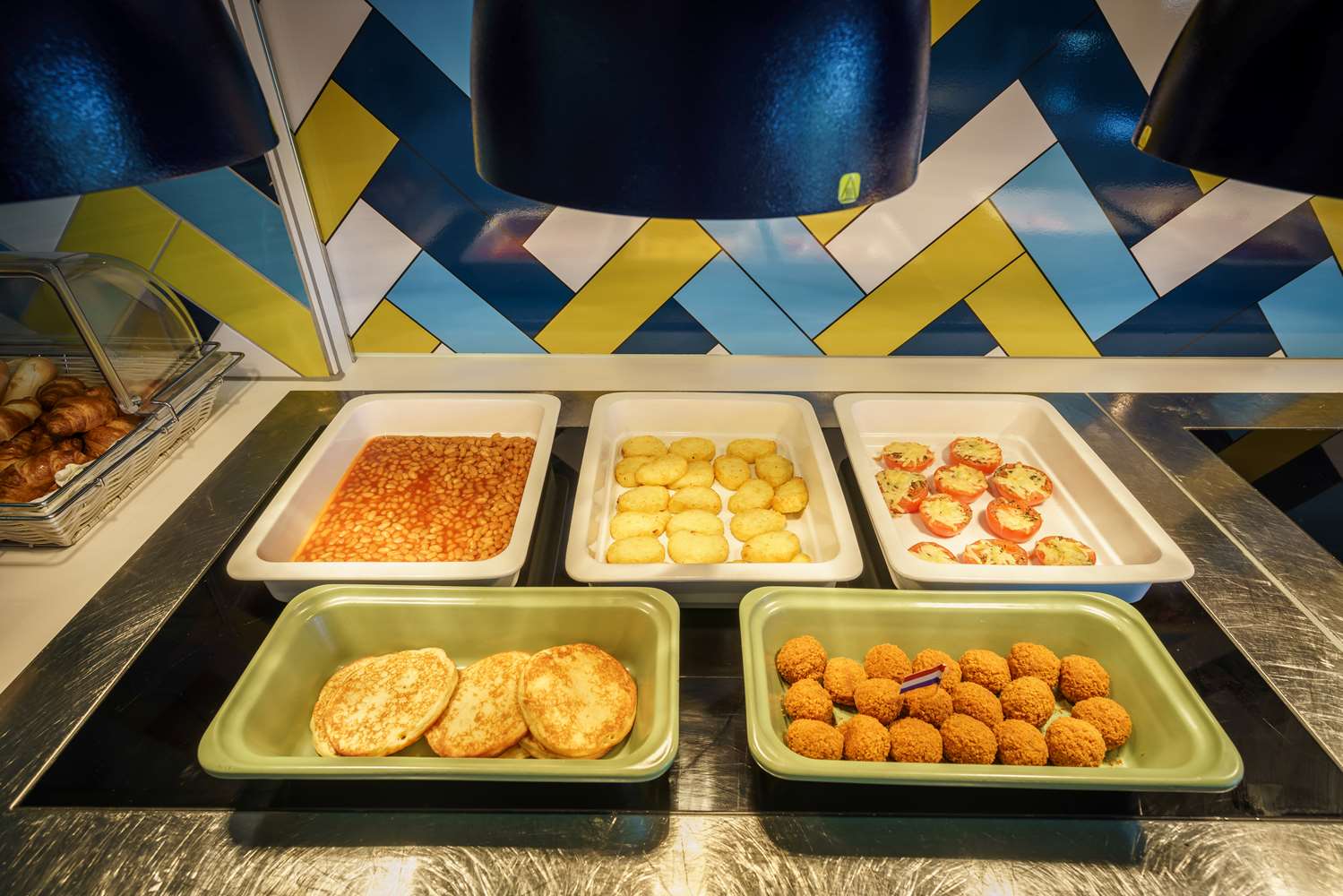 Фото Hampton by Hilton Amsterdam Centre East