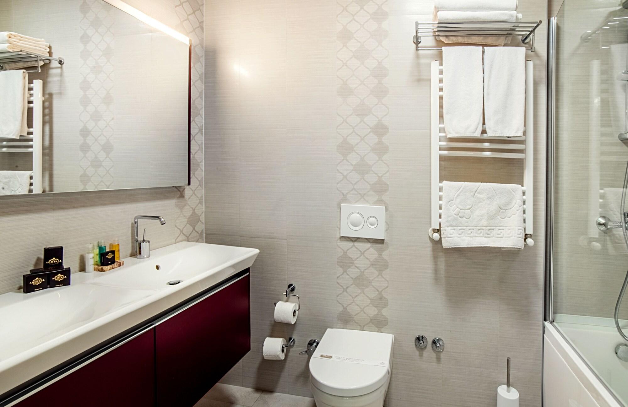 Фото The Admiral Hotel