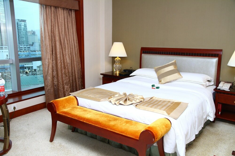 Фото The Pavilion Hotel