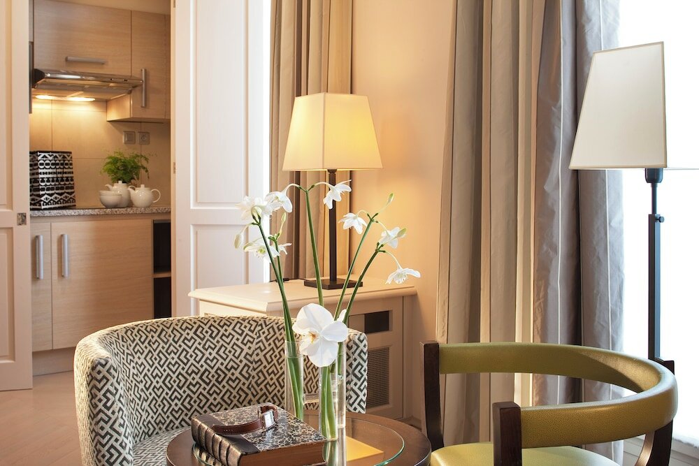 Фото Hôtel de l'Arcade