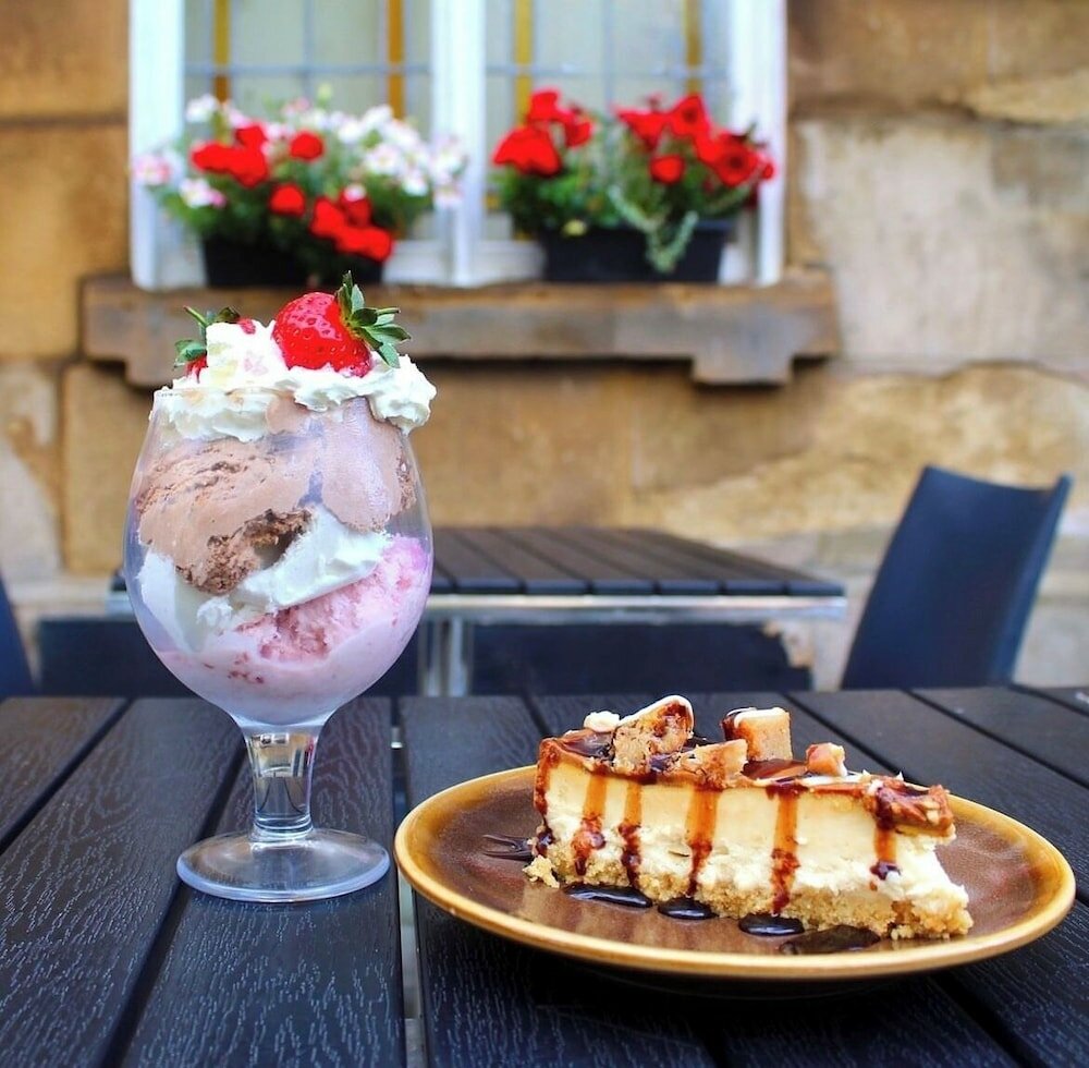 Фото The Mitre Hotel