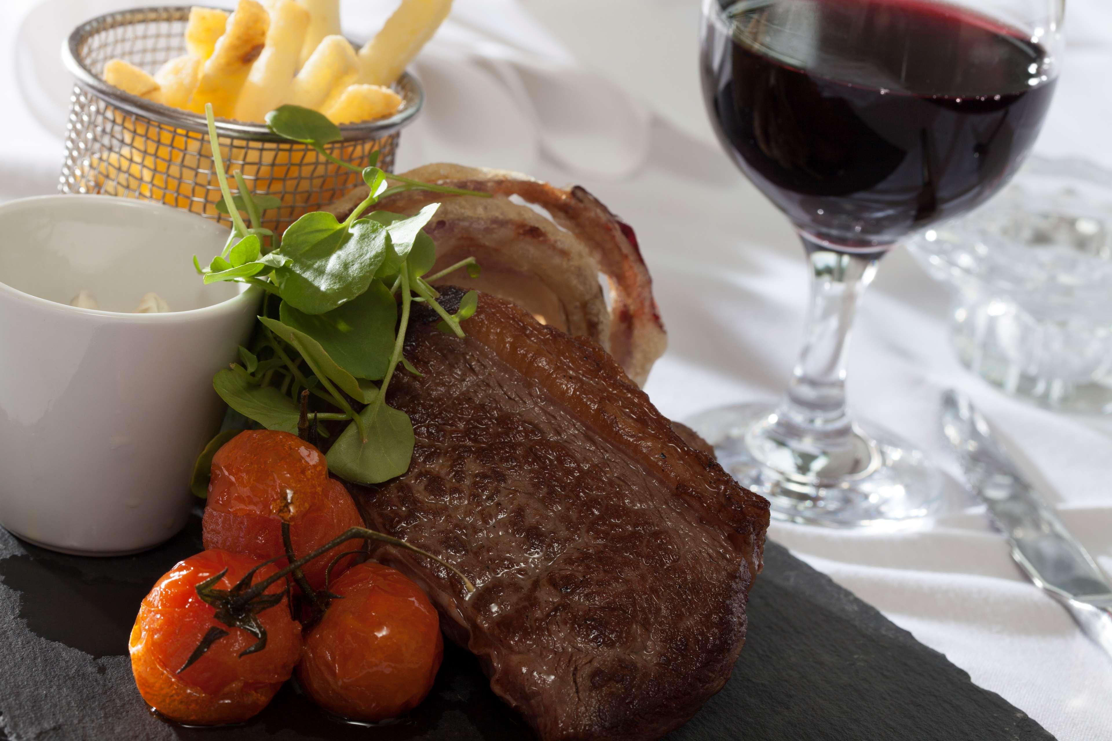 Фото The Gatehouse Hotel