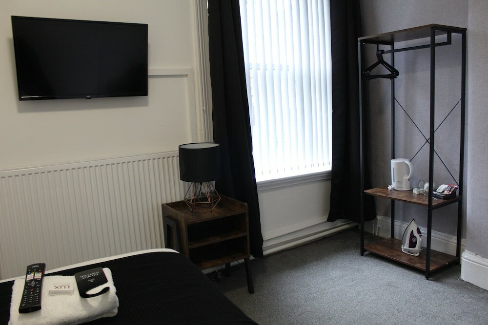 Фото The Mitre Hotel