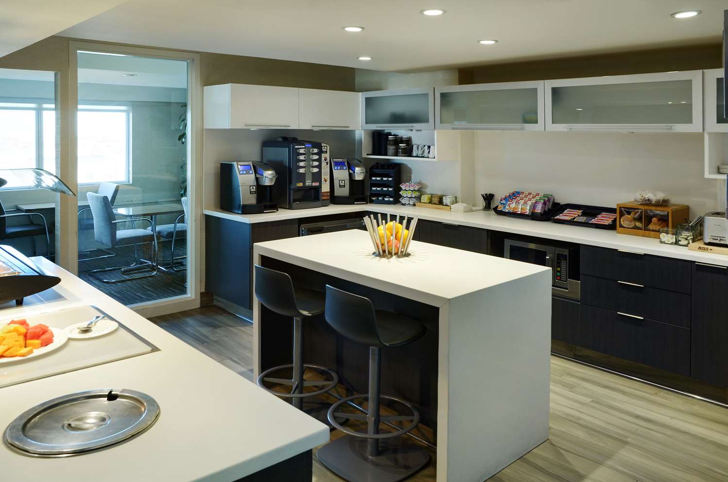 Фото Hilton Winnipeg Airport Suites