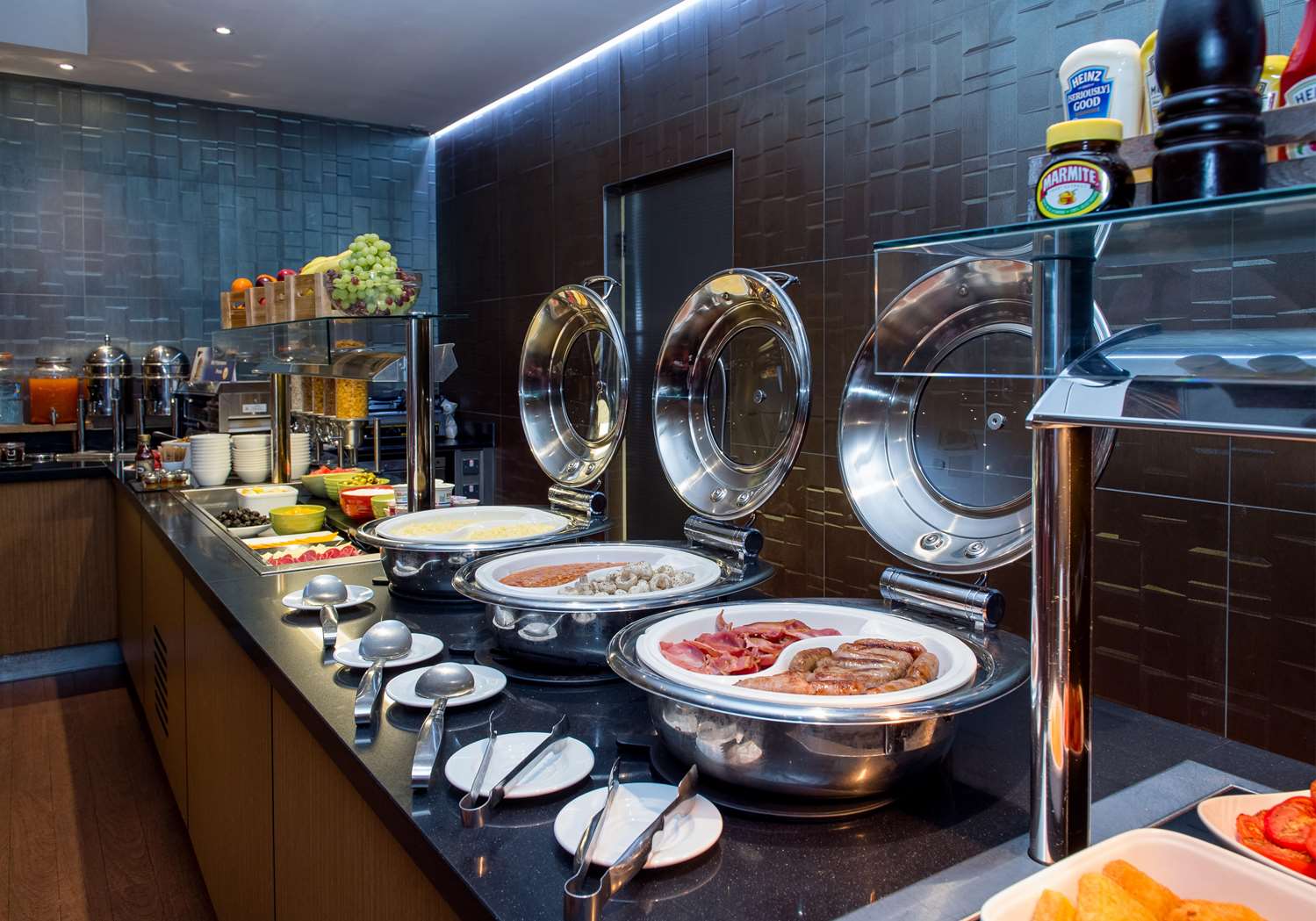 Фото DoubleTree by Hilton London Marble Arch