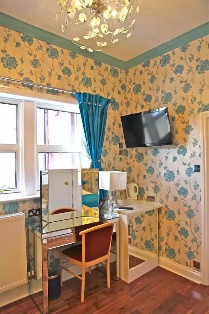 Фото Crompton Guest House