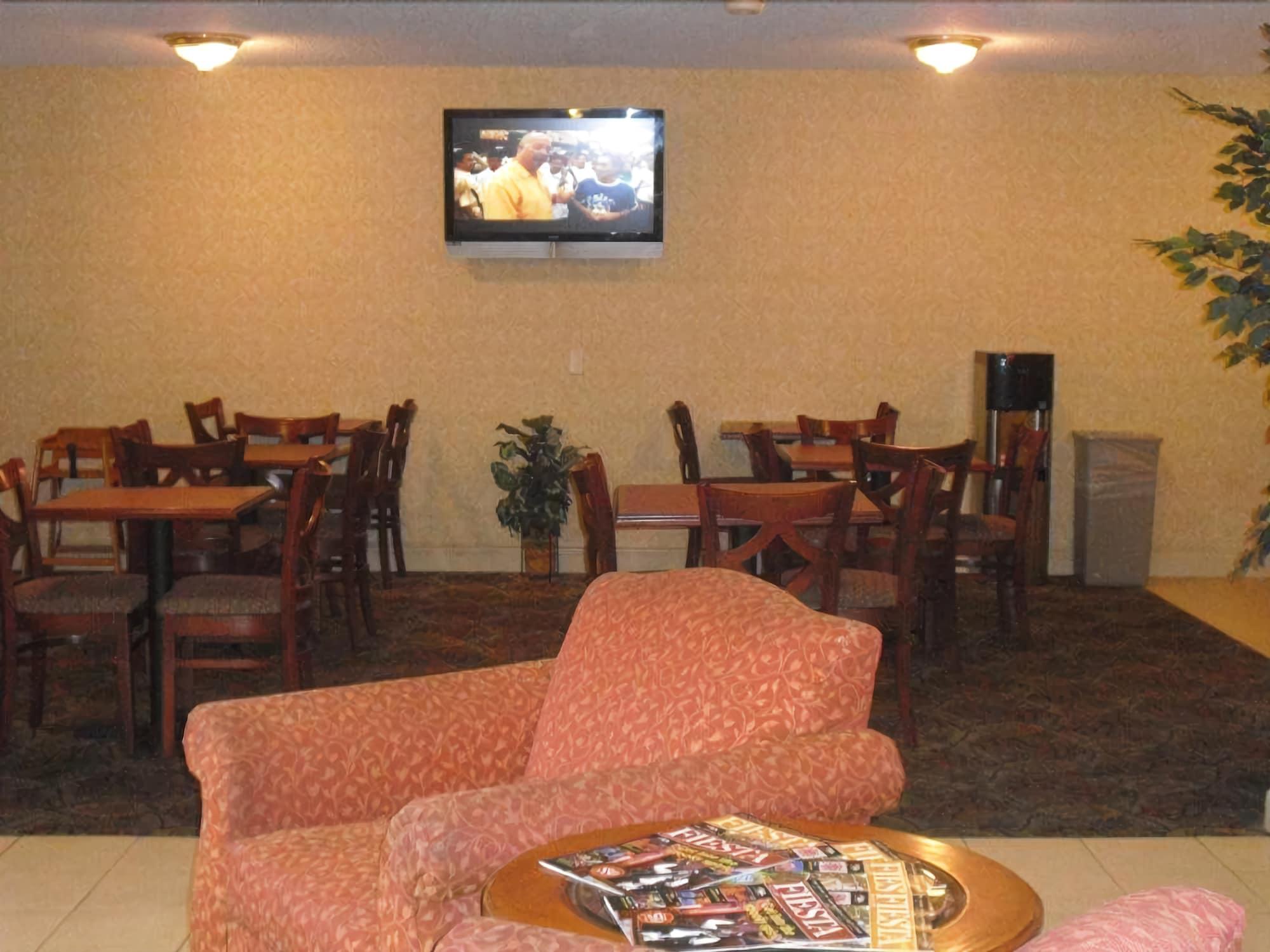 Фото Homegate Studios & Suites San Antonio Fiesta Park