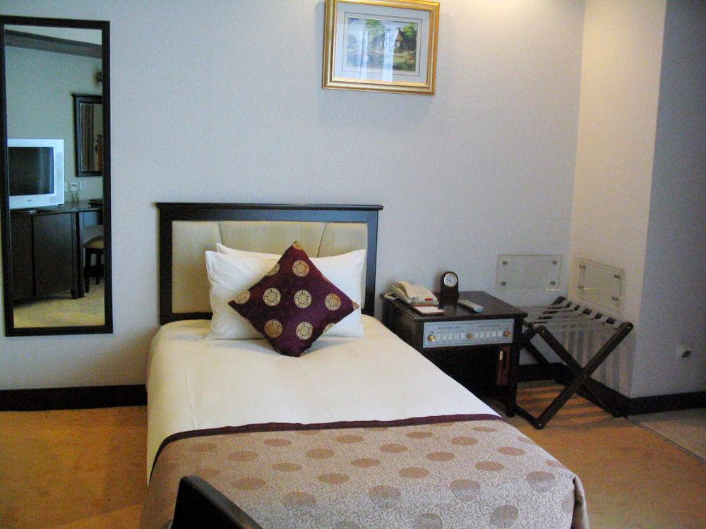 Фото Oriental Deluxe Hotel