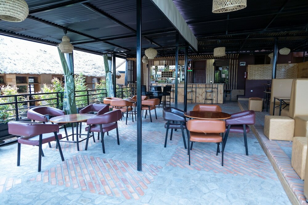 Фото The Country Inn Hotel