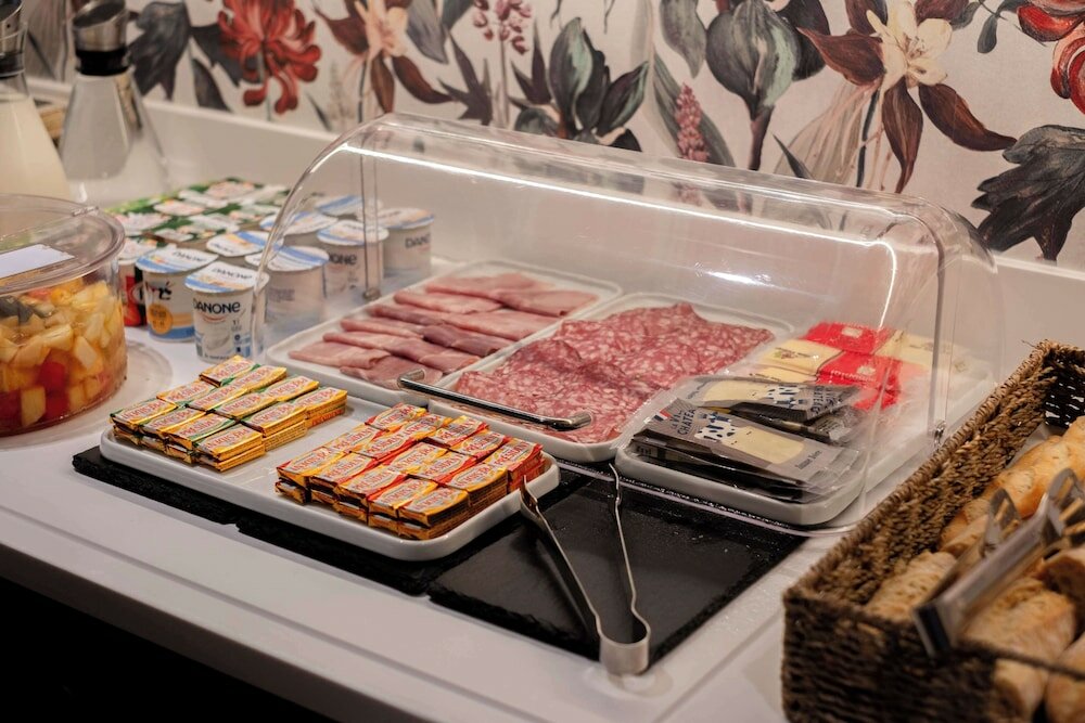 Фото Kyriad Paris 10 - Canal Saint Martin - Republique