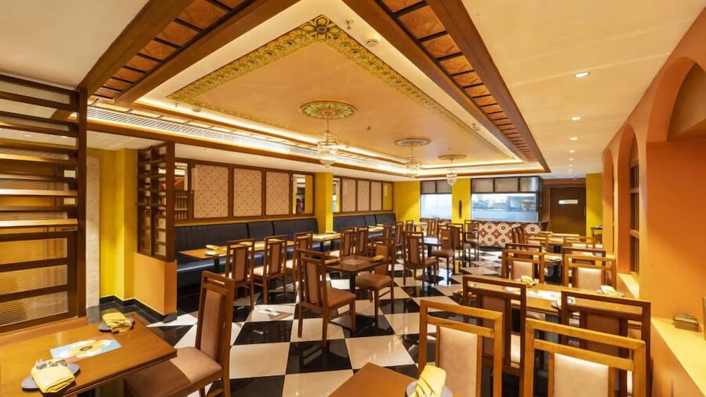 Фото Hotel Aadithya