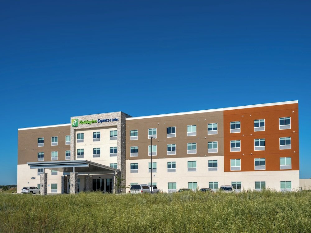 Фото Holiday Inn Express And Suites Watertown, an Ihg Hotel