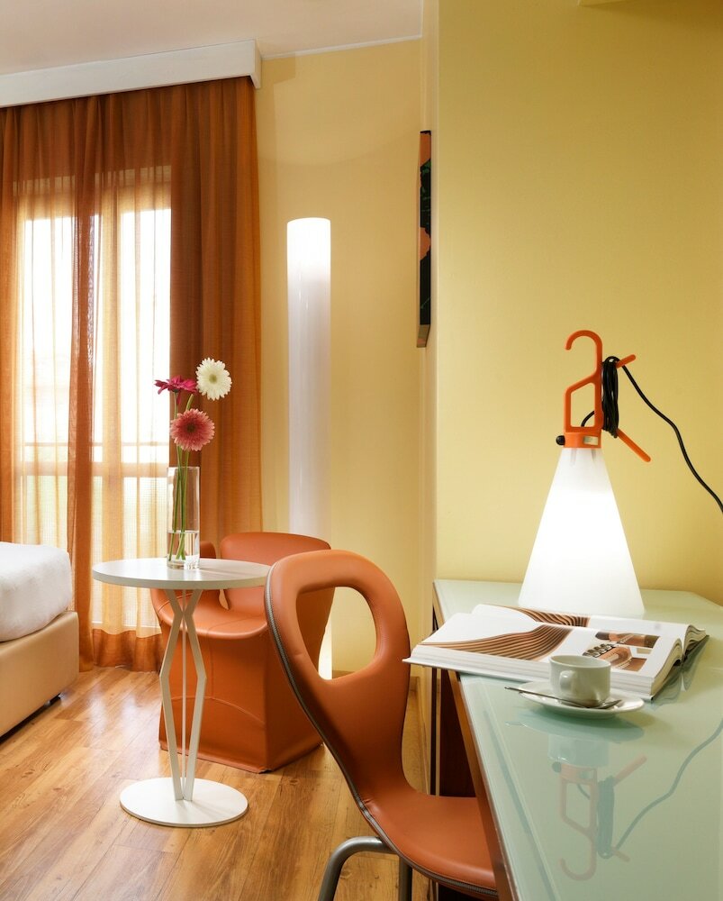 Фото Unahotels Mediterraneo Milano