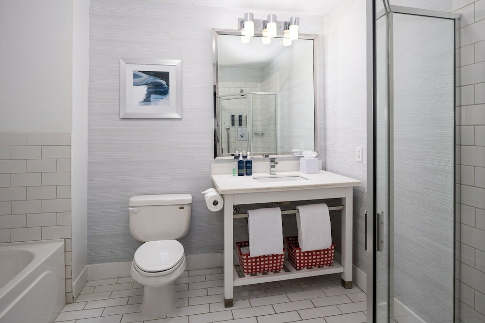 Фото Four Points by Sheraton Victoria Gateway