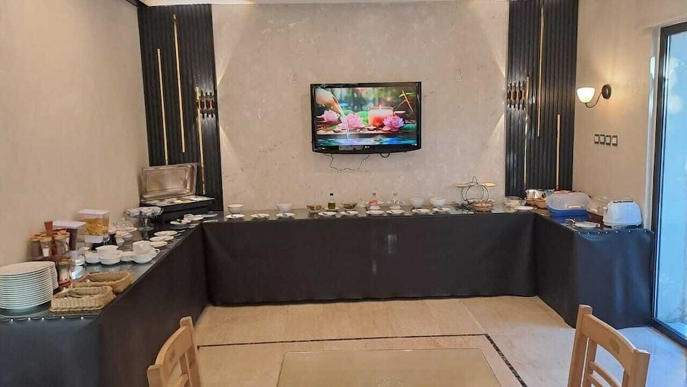 Фото Jabal Amman Hotel